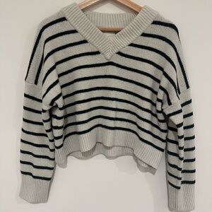 Abercrombie & Fitch Black and White‎ Striped V-Neck Sweater size XS